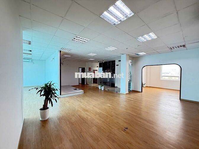 Cho thuê văn phòng đường Võ Văn Tần, dt 145m²
