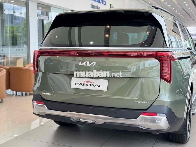 Kia Carnival 8 Ghế Tặng 01 năm Bảo hiểm + Voucher
