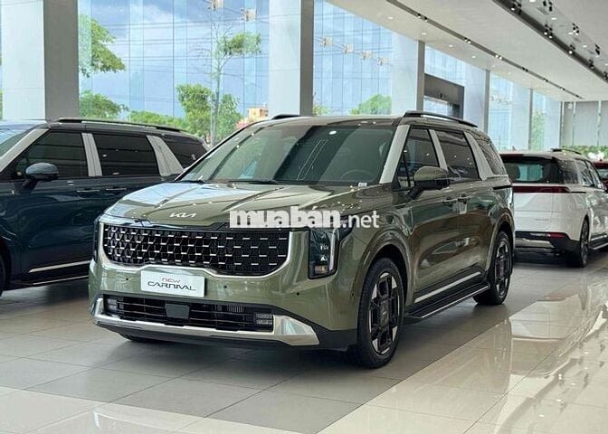 Kia Carnival 8 Ghế Tặng 01 năm Bảo hiểm + Voucher
