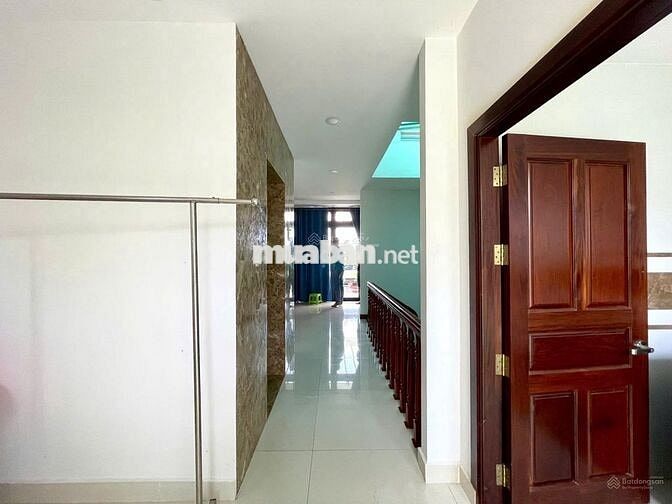 Nhà phố 5x22m Hầm 4 tầng (4PN 5WC), sẵn nội thất ở máy lạnh. Giá 35 tr
