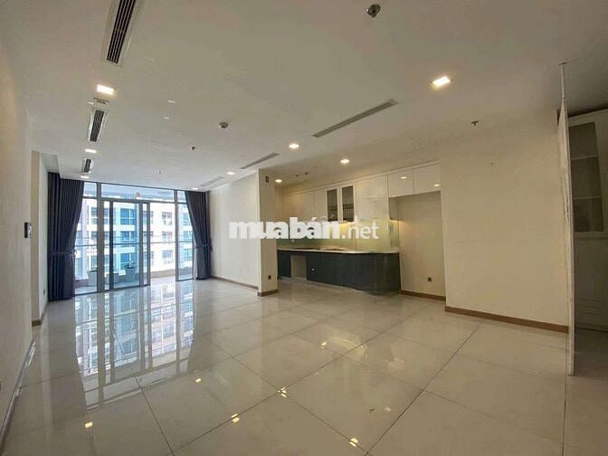 Cần thuê căn hộ Vinhomes Central Park ( căn hộ 3 phòng ngủ )
