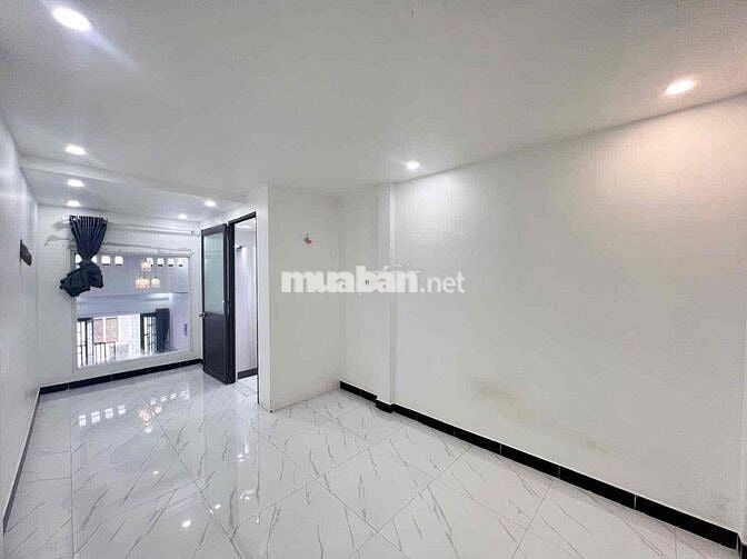 Nhà Trệt Lửng Sau Lưng Vincom Hùng Vương