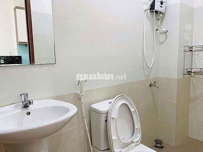Hàng hot Q7 CHDV studio bancol ngay mặt tiền đường gần trung tâm