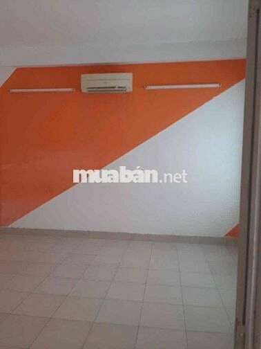 Cho thuê nhà nguyên căn 10x11m _ 1 trệt 2 lầu _ Hẻm đường CMT8
