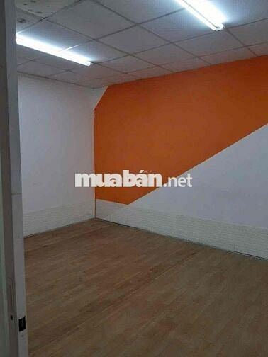 Cho thuê nhà nguyên căn 10x11m _ 1 trệt 2 lầu _ Hẻm đường CMT8