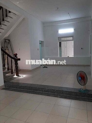 Cho thuê nhà nguyên căn 10x11m _ 1 trệt 2 lầu _ Hẻm đường CMT8