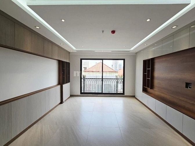 Siêu phẩm 7 tầng thang máy Hoàng Quốc Việt, tầm nhìn mới, đẳng cấp5sao