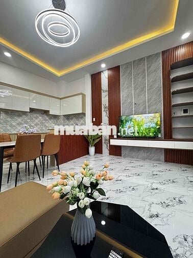 Nhà 1 trệt 1 lầu sau lưng Nguyễn Công Bình