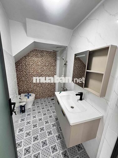 Nhà 1 trệt 1 lầu sau lưng Nguyễn Công Bình