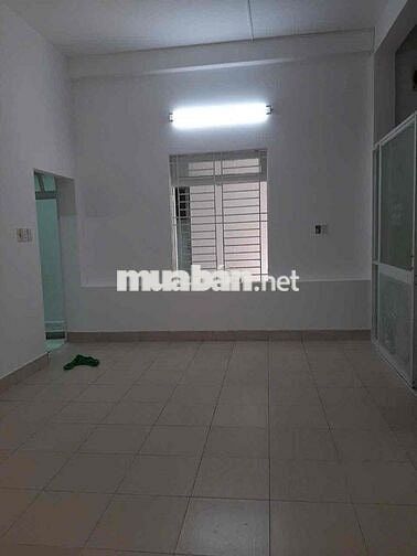 Cho thuê nhà nguyên căn 10x11m _ 1 trệt 2 lầu _ Hẻm đường CMT8