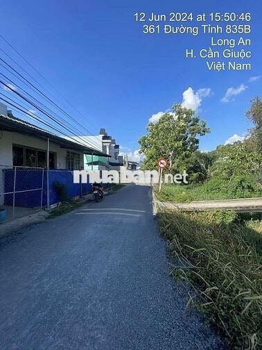 Bán đất có 3 căn nhà, 2 mặt tiền trước sau