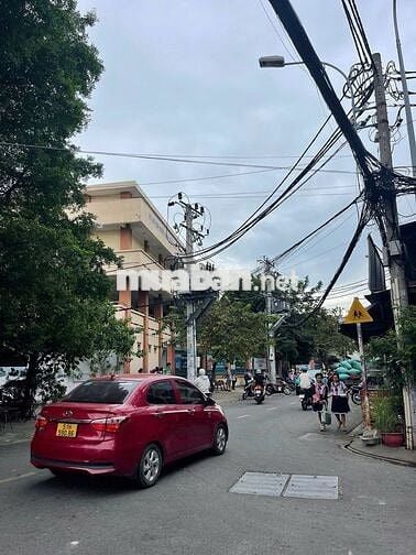 nhà 54m2 cấp 4 - hẻm 8m đi 100m tới trường và chợ đi 1km tới aeon mall