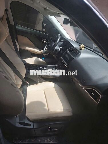 Jaguar F-Pace 2019 màu đen, nội thất da