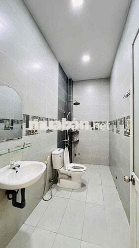 NHÀ RỘNG GẦN TRƯỜNG CẤP 1..2..3. TRỆT 2 LẦU 4PN 3WC. SÂN XE TẢI