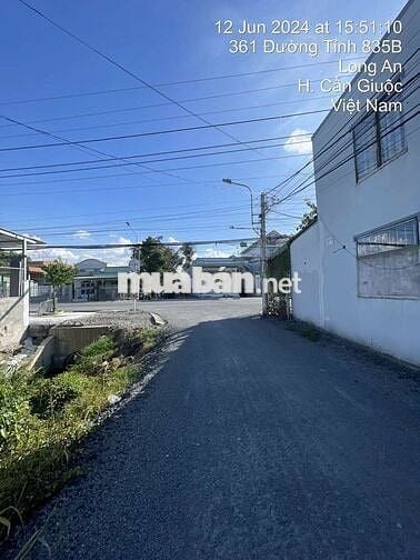 Bán đất có 3 căn nhà, 2 mặt tiền trước sau