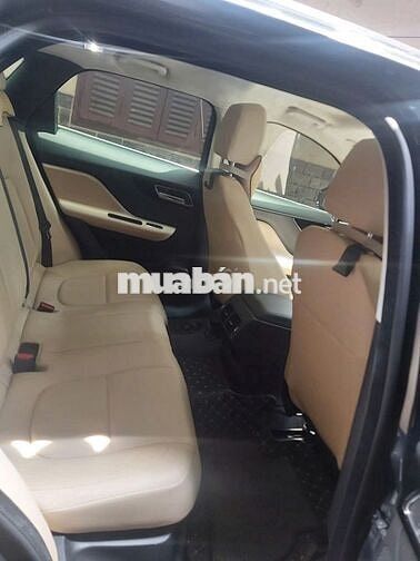 Jaguar F-Pace 2019 màu đen, nội thất da