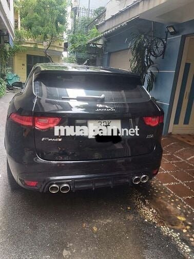 Jaguar F-Pace 2019 màu đen, nội thất da