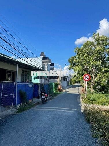 Bán đất có 3 căn nhà, 2 mặt tiền trước sau