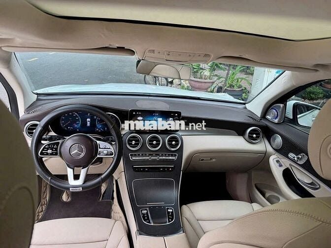 Mercedes-Benz GLC 300 4Matic trắng 2021- 38000 km