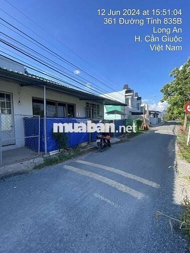 Bán đất có 3 căn nhà, 2 mặt tiền trước sau