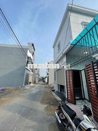 bán nhà mới xây sổ riêng giá rẻ gần chợ hoá an. dt 68m2 giá 2tỷ650