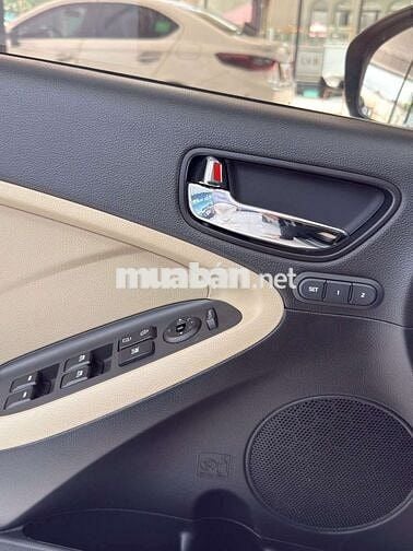 Kia Cerato sx 2018 1.6 màu xanh đen 1 chủ