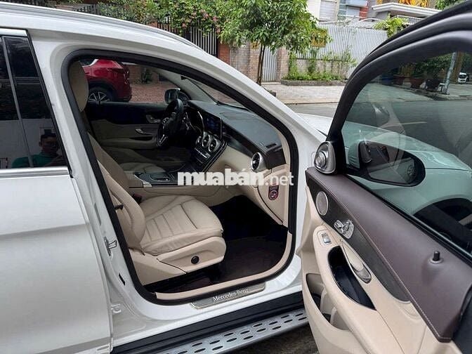 Mercedes-Benz GLC 300 4Matic trắng 2021- 38000 km