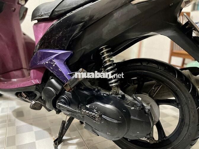 Xe máy Yamaha Luvias màu tím, sản xuất 2011