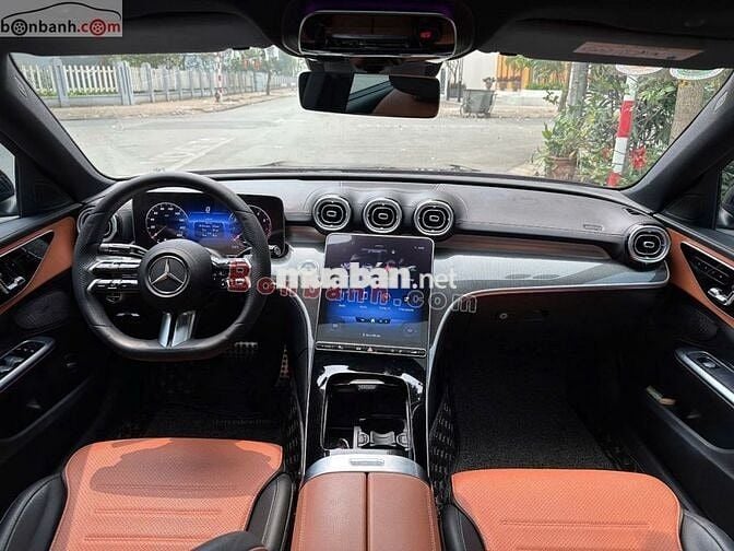 Mercedes Benz C300 AMG 2022 - 1 Tỷ 699 Triệu