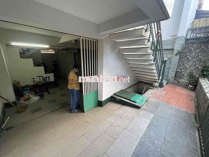 CHO THUÊ NHÀ 7x18 TRỆT HẦM 3L SÂN THƯỢNG KD TỰ DO Q3