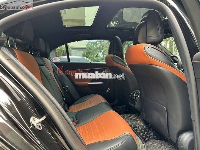 Mercedes Benz C300 AMG 2022 - 1 Tỷ 699 Triệu