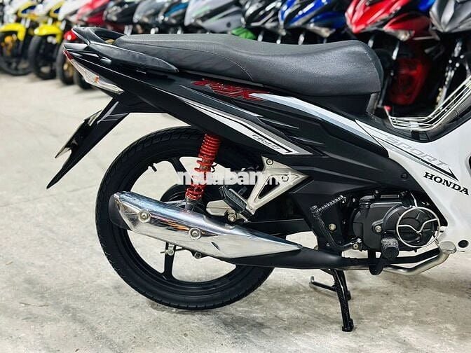 XE MÁYTHANHTÙNG_WAVE RSX FI TRẮNG BIỂN 29 VÀNH ĐÚC