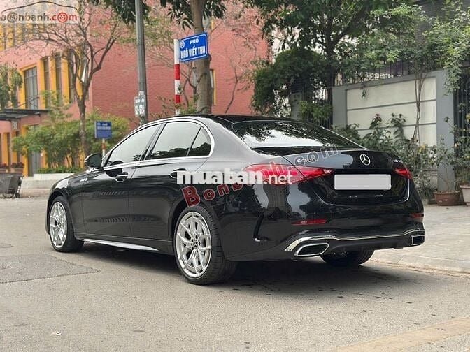 Mercedes Benz C300 AMG 2022 - 1 Tỷ 699 Triệu