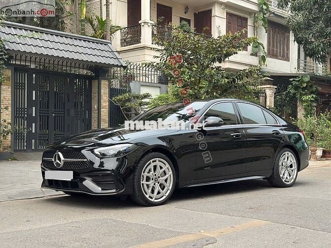 Mercedes Benz C300 AMG 2022 - 1 Tỷ 699 Triệu