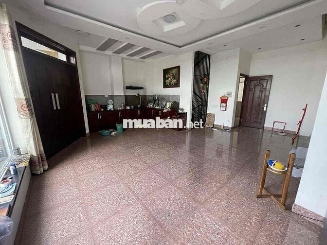 CHO THUÊ NHÀ 7x18 TRỆT HẦM 3L SÂN THƯỢNG KD TỰ DO Q3
