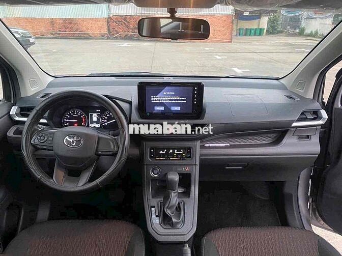 Toyota Avanza Premio 2024 - 4600 km BH HÃNG