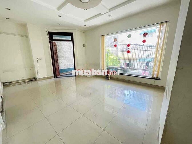 CHO THUÊ NHÀ 7x18 TRỆT HẦM 3L SÂN THƯỢNG KD TỰ DO Q3