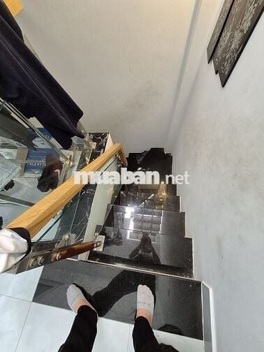 NHÀ ĐẸP Q4- HẺM 3m- 30m2 - 4 LẦU ĐÚC KO QH- CHỈ 4 TỶ NHỈNH