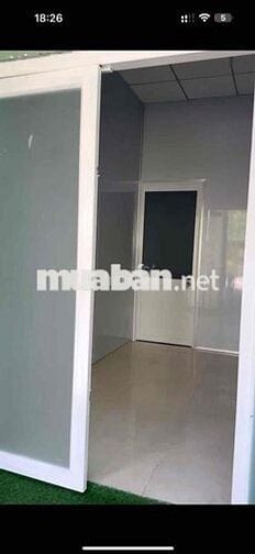 Nhà cấp 4 gồm 2PN có sân rộng DT 100m2 hẻm xe hơi gần ngã tư Thủ Đức