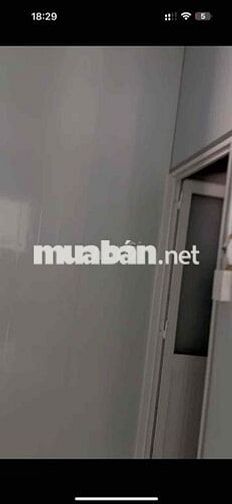 Nhà cấp 4 gồm 2PN có sân rộng DT 100m2 hẻm xe hơi gần ngã tư Thủ Đức