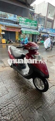 Attila chân bấm rất đẹp