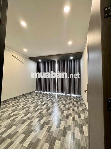 Nhà Mới Xây 100% DT 180m2 1Trệt 2Lầu 3Pn 4Wc Sân Thượng Hẻm Xe Tải