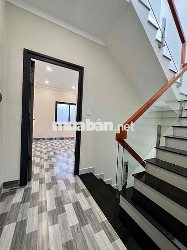Nhà Mới Xây 100% DT 180m2 1Trệt 2Lầu 3Pn 4Wc Sân Thượng Hẻm Xe Tải