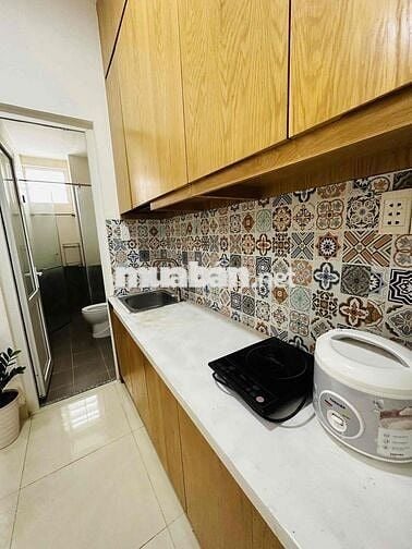 Căn hộ 1Pn tách bếp, full nội thất, sofa lớn ngay phòng khách, gần VLU