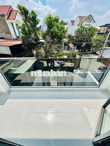 Nhà 1 trệt 1 lầu thổ cư 100% phường Tân Phong