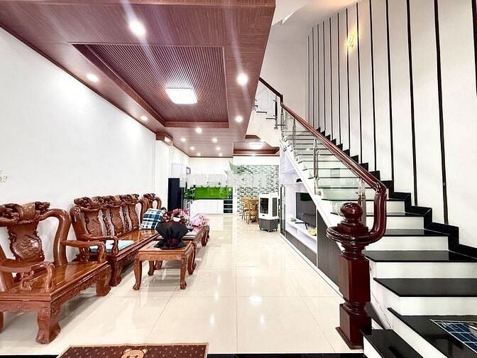 CHO THUÊ NHÀ 4 PHÒNG NGỦ FULL NỘI THẤT KĐT VCN PHƯỚC LONG GIÁ 22 TRIỆU