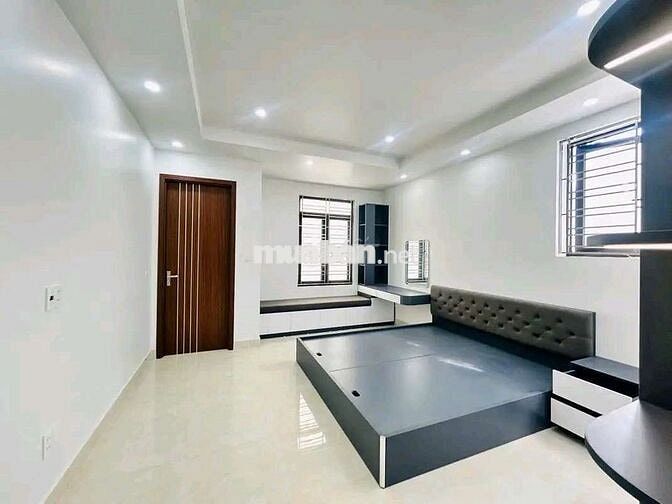 Tu Hoàng - Hơn 6 tỷ - 6 tầng full nội thất - 1 nhà ra mặt phố ô tô đỗ