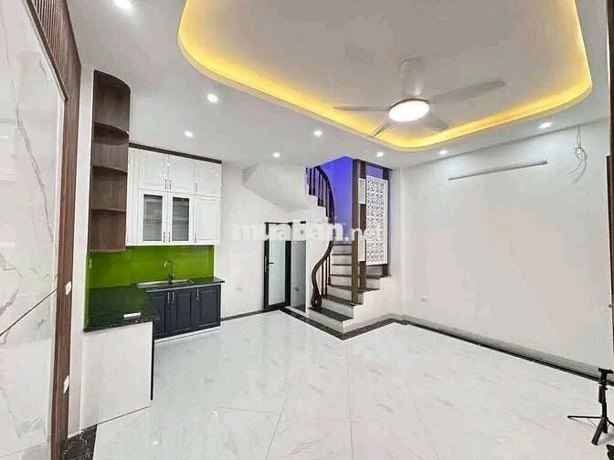 Tu Hoàng - Hơn 6 tỷ - 6 tầng full nội thất - 1 nhà ra mặt phố ô tô đỗ