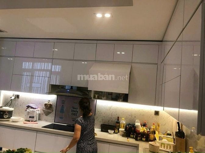 Bán nhà góc 2MT Âu Dương Lân P3Q8. 5x23m 3 lầu