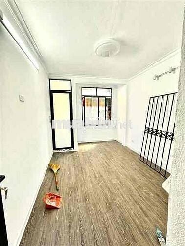 Nhà mới ở ngay Thịnh Hào - 20m2 , MT 3,2m - ngõ thông ,2 thoáng